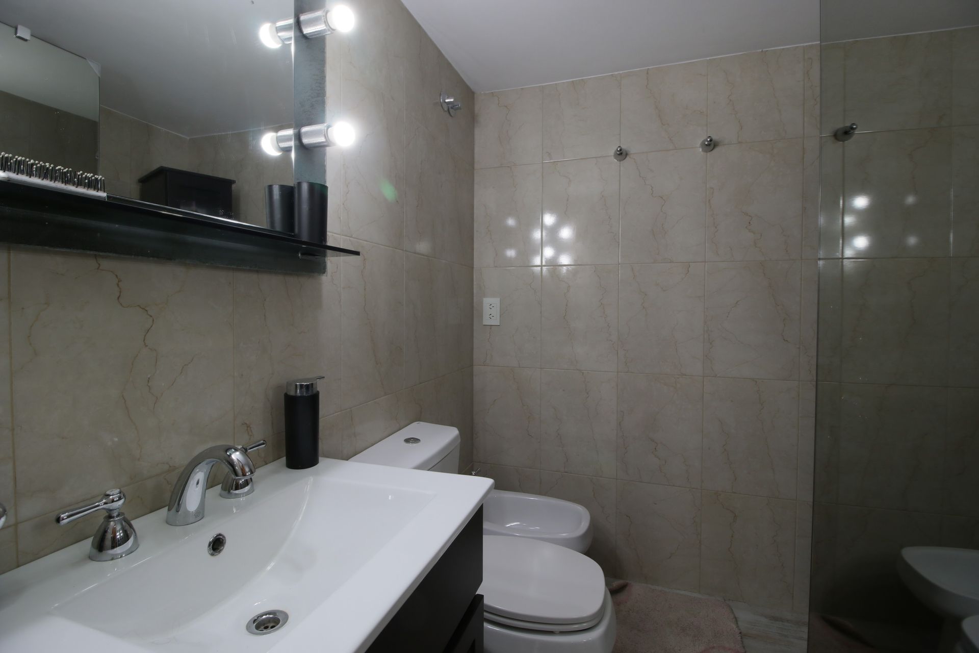 Venta casa 6 amb, pileta, quincho, jardín, jacuzzi