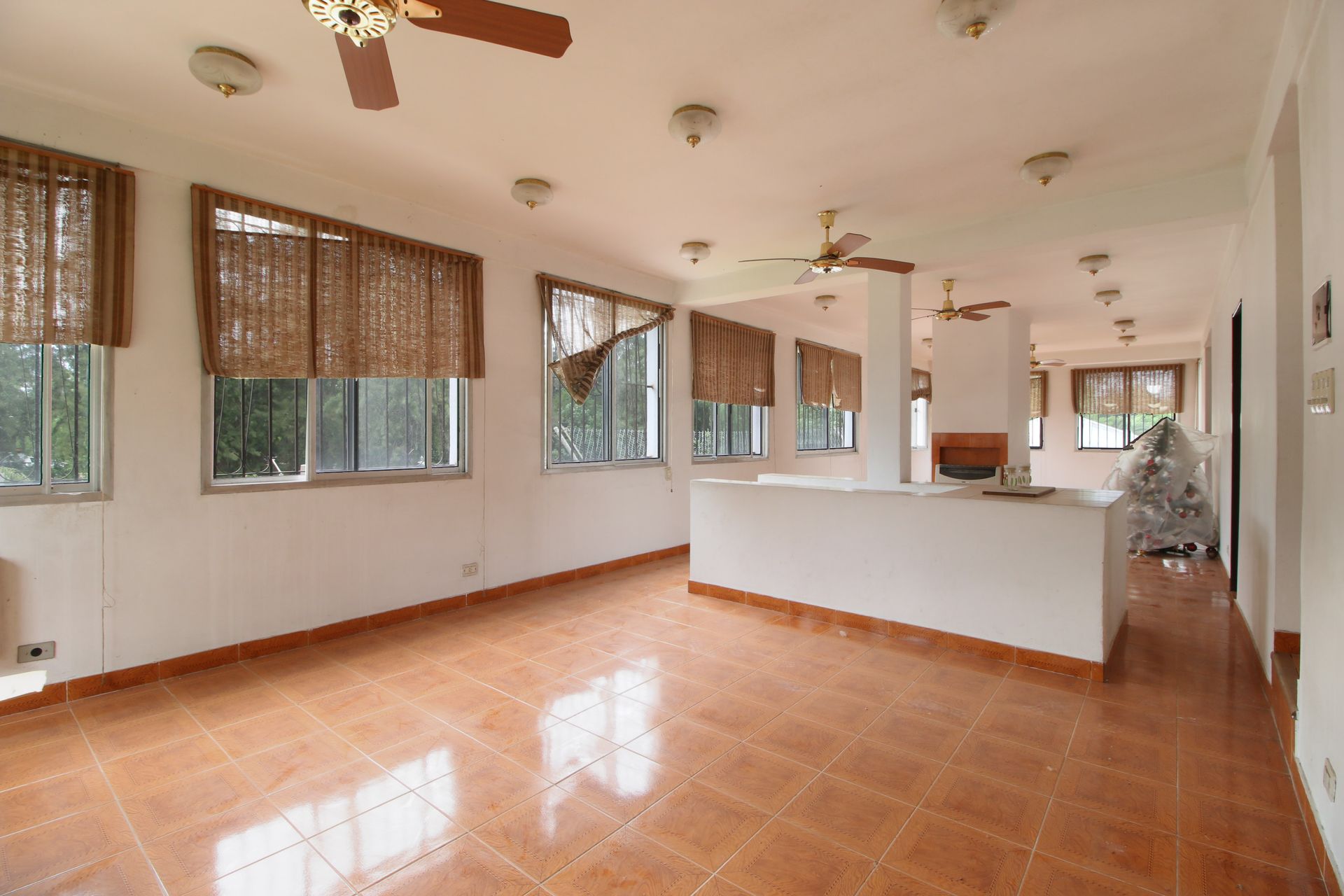 Venta casa 6 amb, pileta, quincho, jardín, jacuzzi
