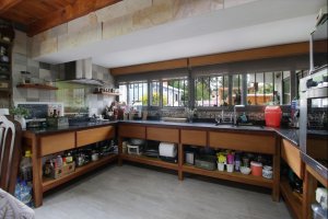 Venta casa 6 amb, pileta, quincho, jardín, jacuzzi