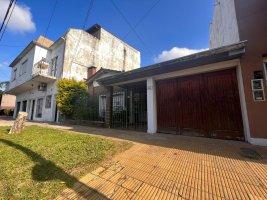 House for Sale Carapachay 5 Rooms - Trade