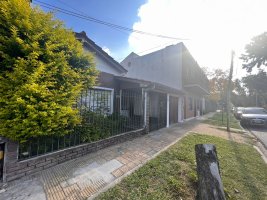 House for Sale Carapachay 5 Rooms - Trade