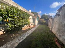 House for Sale Carapachay 5 Rooms - Trade