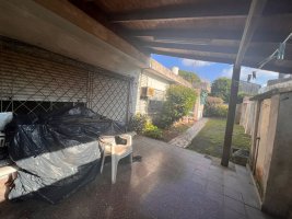 House for Sale Carapachay 5 Rooms - Trade