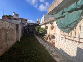 House for Sale Carapachay 5 Rooms - Trade