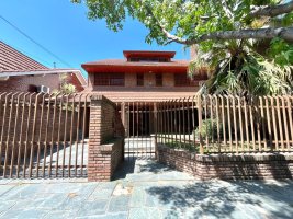 House for Sale 6 rooms with pool and patio to be refurbished