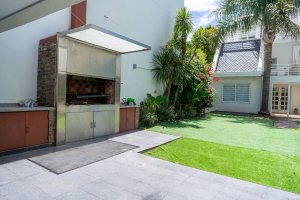 House for sale with garden and pool Martinez