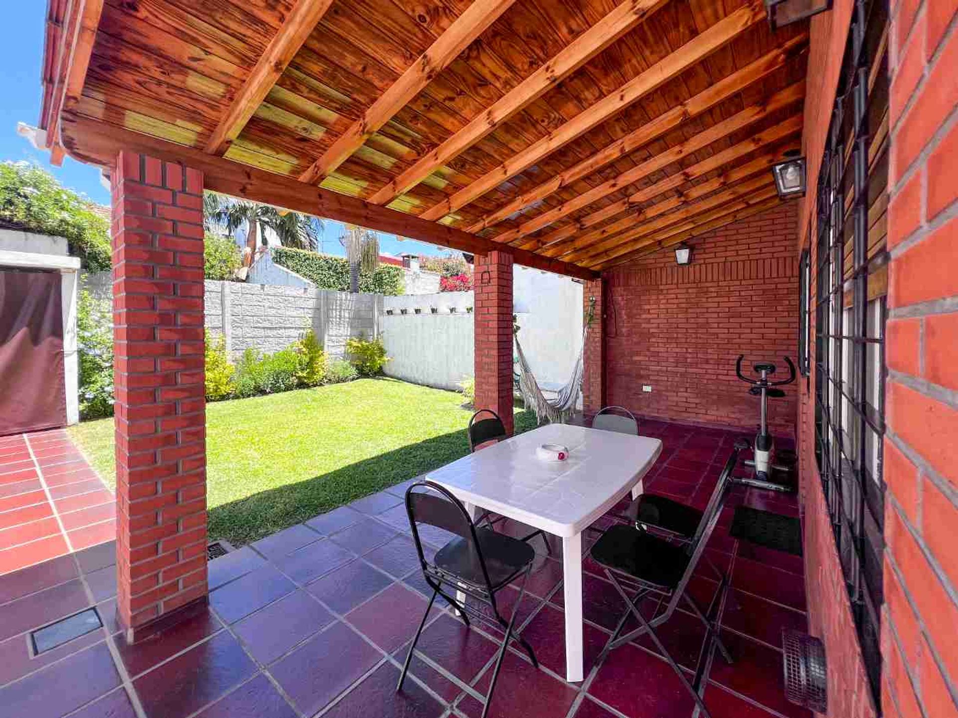 Venta Casa multifamiliar Martinez con jardin