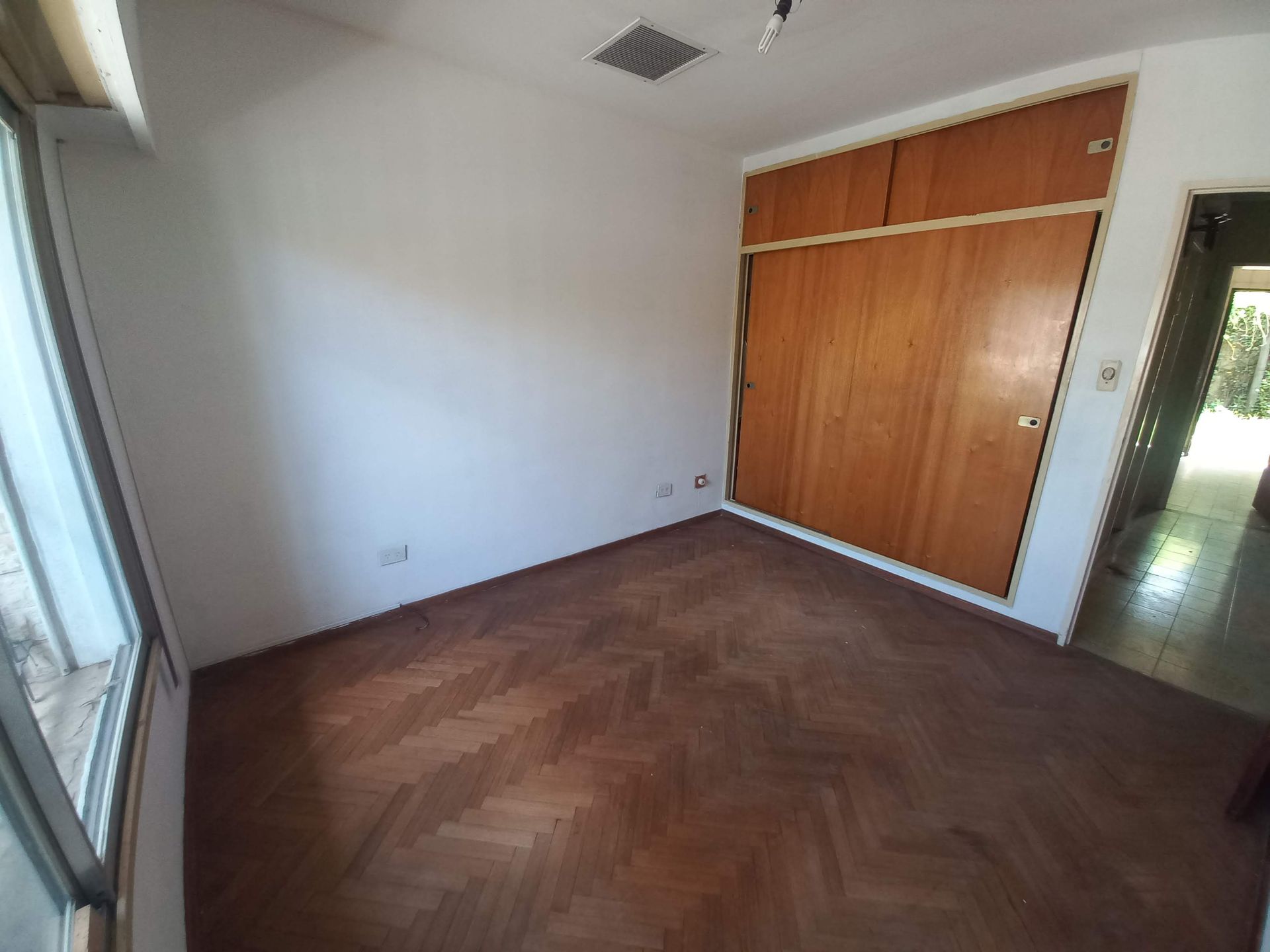 Venta Casa 4 Ambientes Jardin Y Cochera