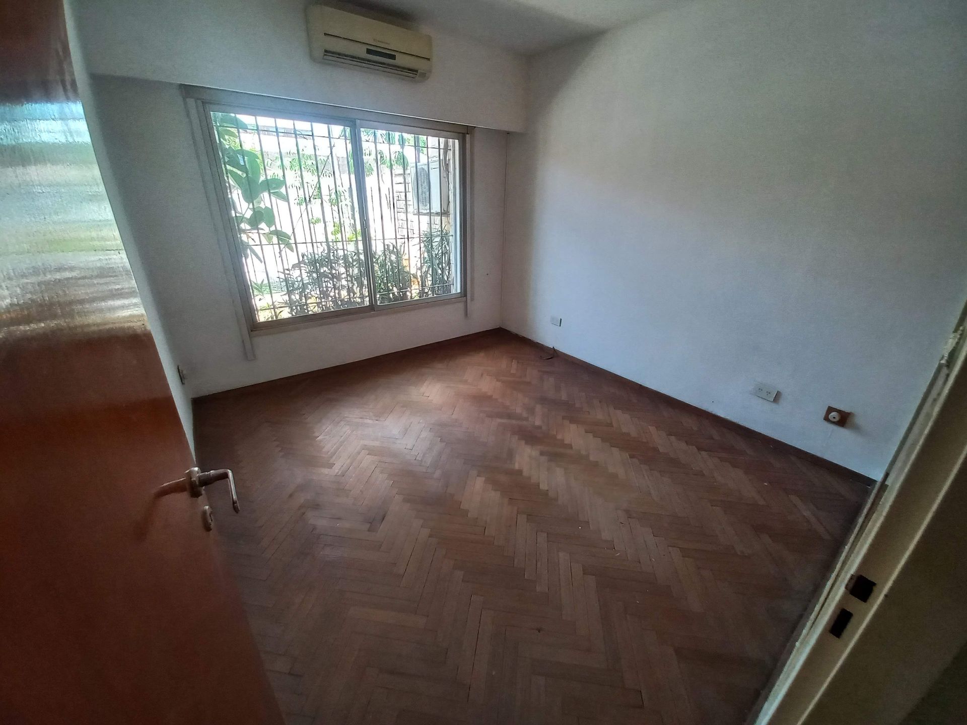 Venta Casa 4 Ambientes Jardin Y Cochera