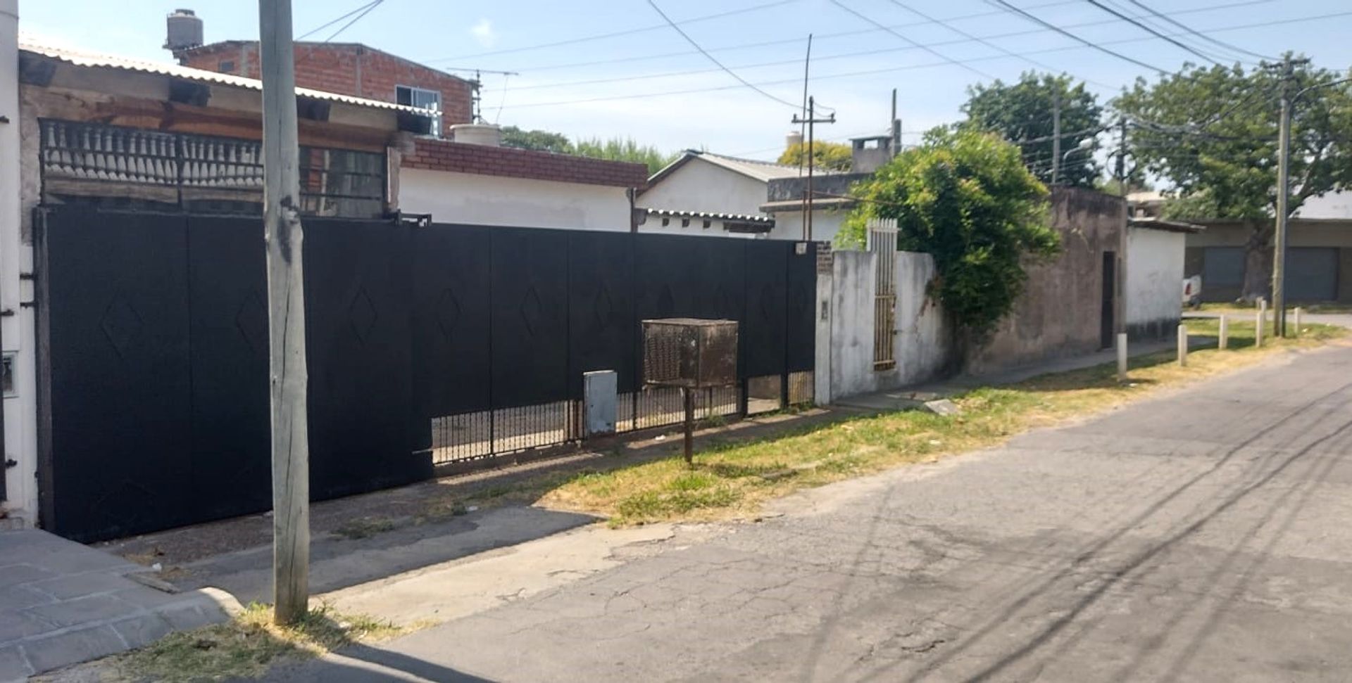 Venta casa con cochera y patio, Don Torcuato Tigre