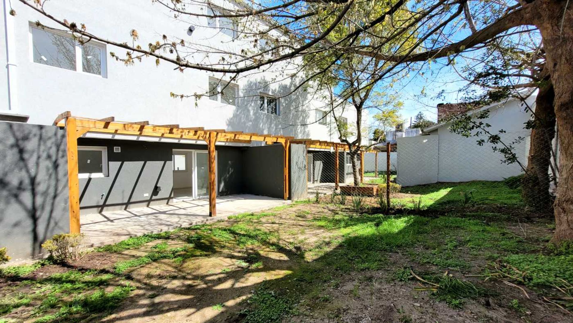 Venta PH cuatro ambientes con jardín en Boulogne