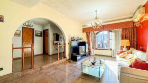 House for Sale – 6 rooms + playroom, garden and patio