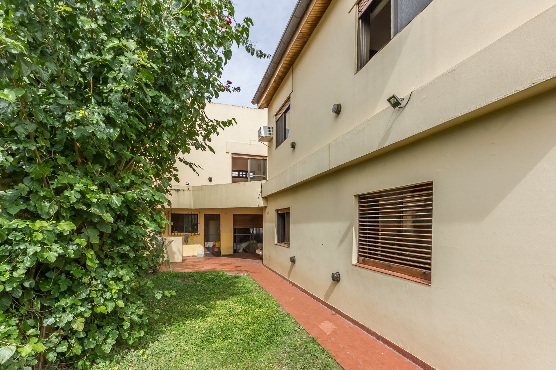 Venta casa 6 ambientes en Olivos con pileta