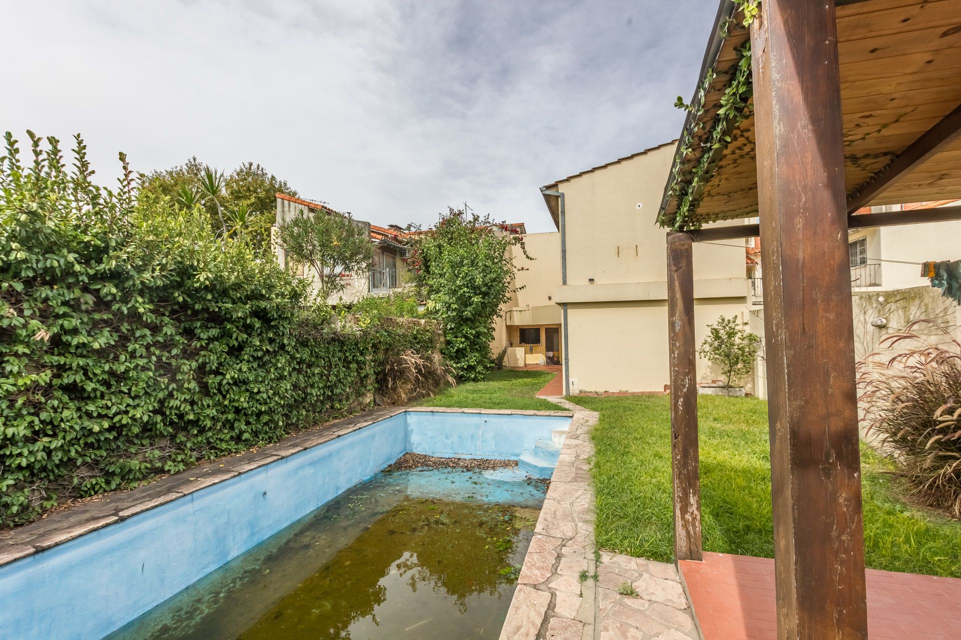Venta casa 6 ambientes en Olivos con pileta