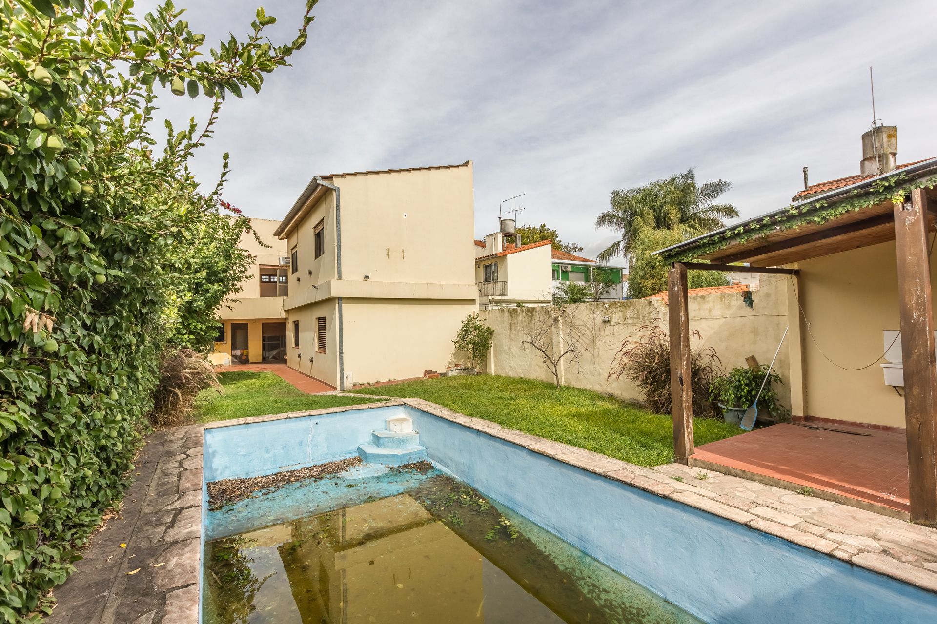 Venta casa 6 ambientes en Olivos con pileta