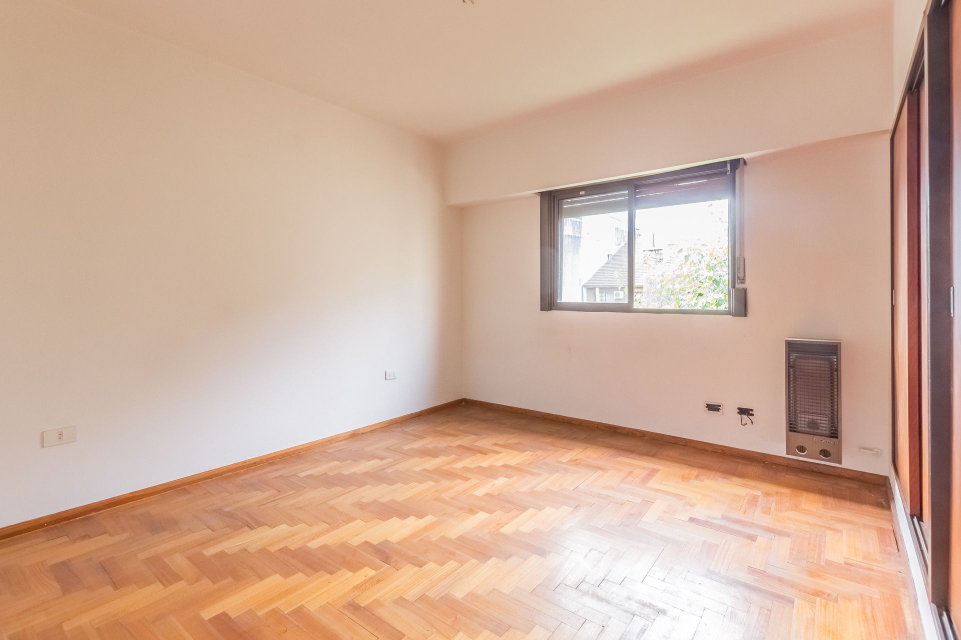 Venta casa 6 ambientes en Olivos con pileta