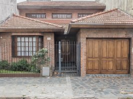 6-room house for sale in Olivos with pool