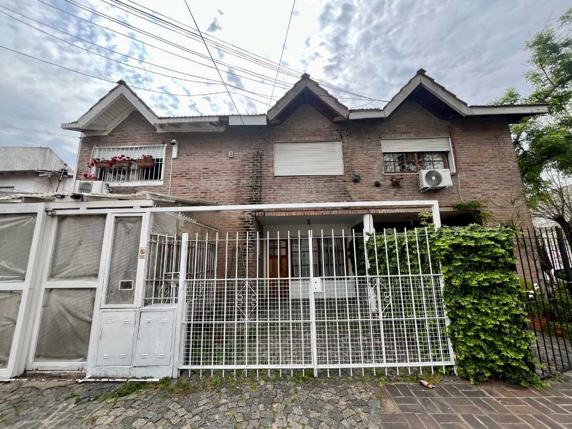 Duplex 4 ambientes en venta en Olivos cochera