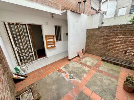 Duplex 4‑room apartment for sale in Olivos, garage.