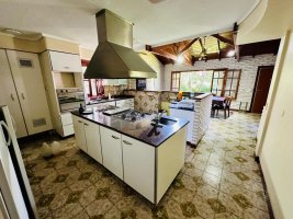 House for Sale – 9 rooms with garden and pool, La Horqueta