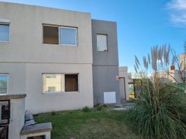 Casa 4 ambientes en venta Santa Ana sin expensas