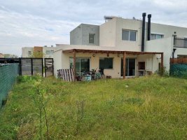 Casa 4 ambientes en venta Santa Ana sin expensas