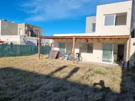 Casa 4 ambientes en venta Santa Ana sin expensas