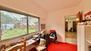 San Isidro House for Sale – 7 Rooms, Garden, Pool, Quincho