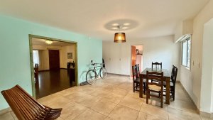 San Isidro House for Sale – 7 Rooms, Garden, Pool, Quincho