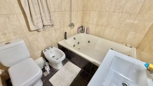 San Isidro House for Sale – 7 Rooms, Garden, Pool, Quincho