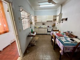 Block sale San Fernando apartment and 2 commercial units
