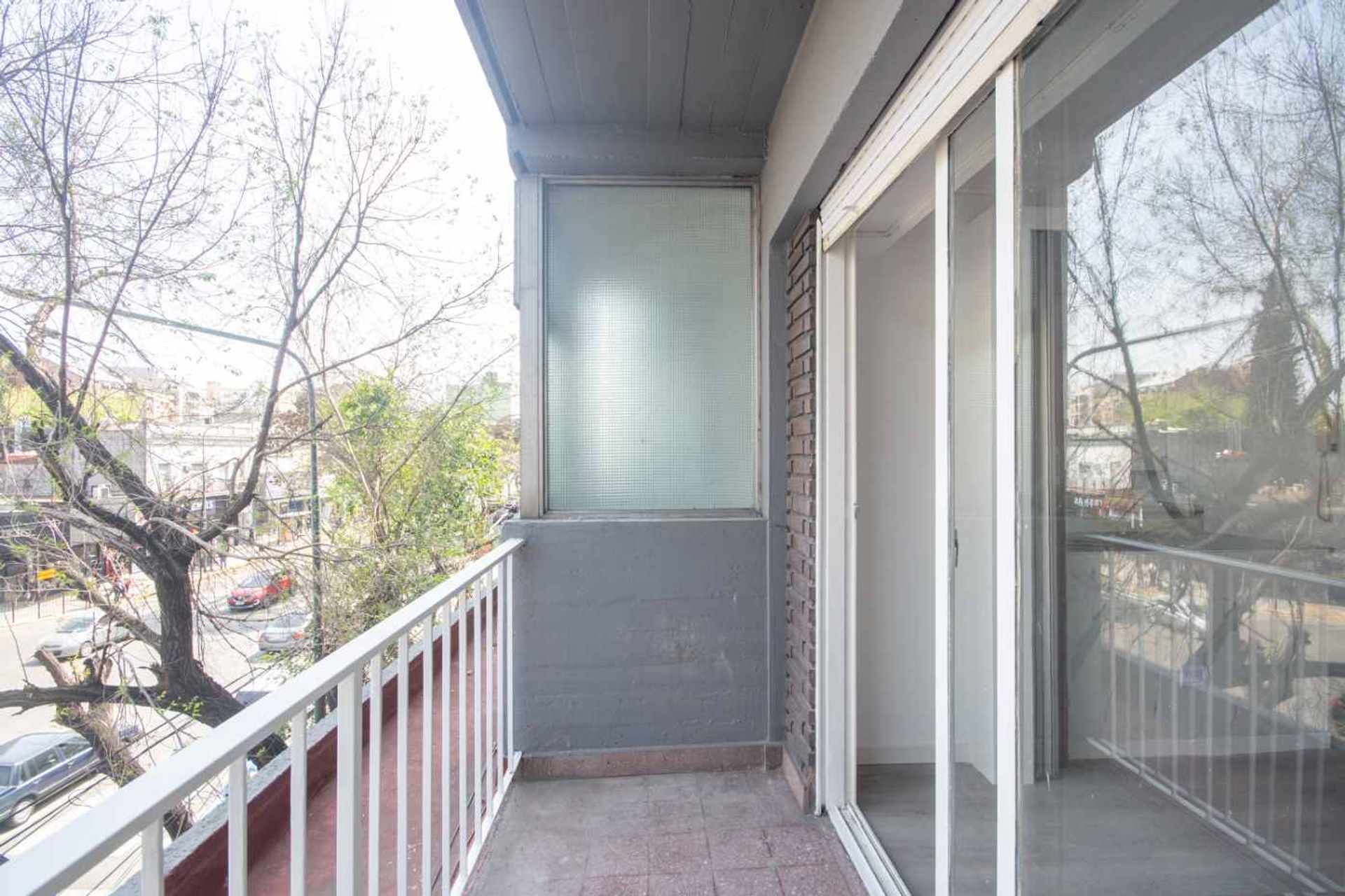 Venta dpto. 2 ambientes con balcon en Olivos