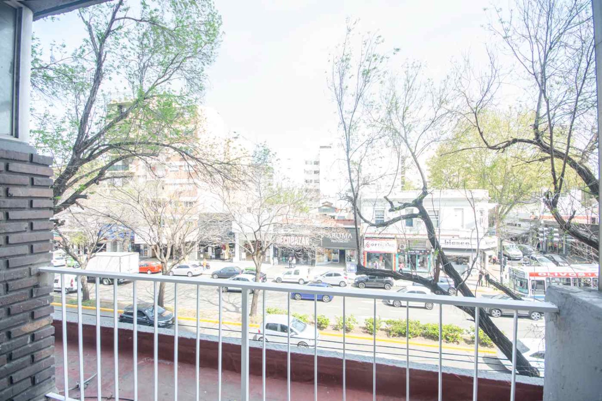 Venta dpto. 2 ambientes con balcon en Olivos