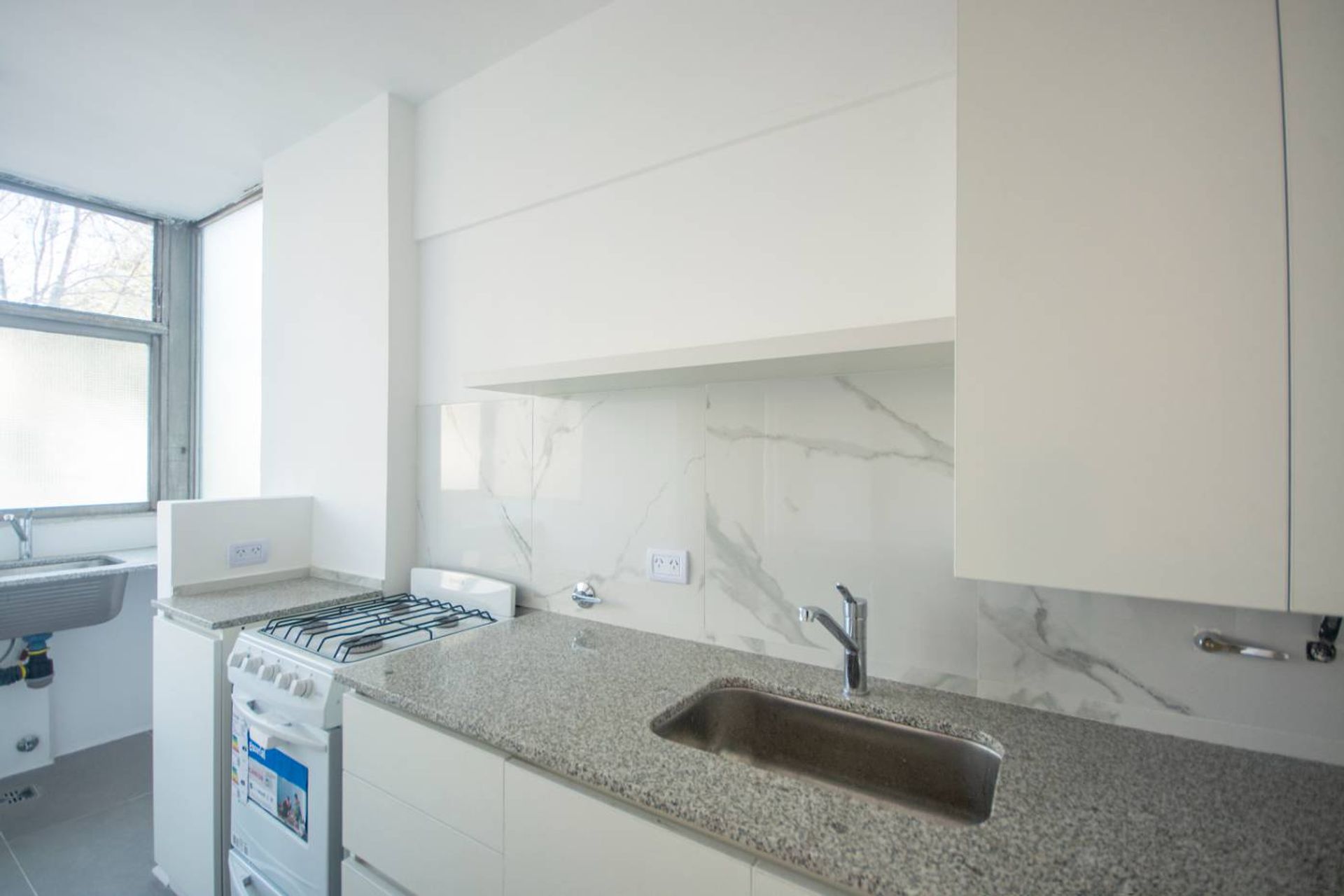 Venta dpto. 2 ambientes con balcon en Olivos