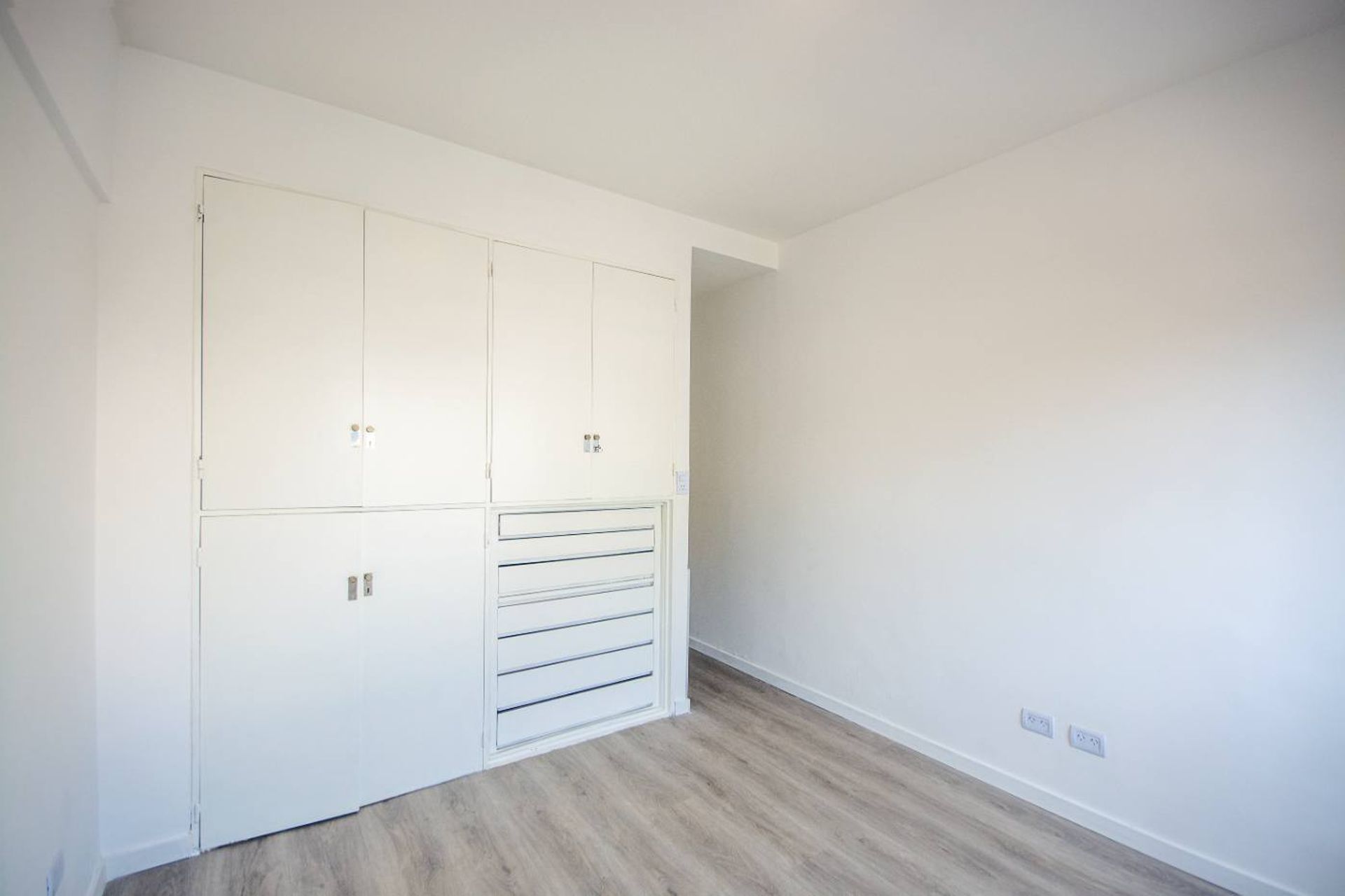 Venta dpto. 2 ambientes con balcon en Olivos