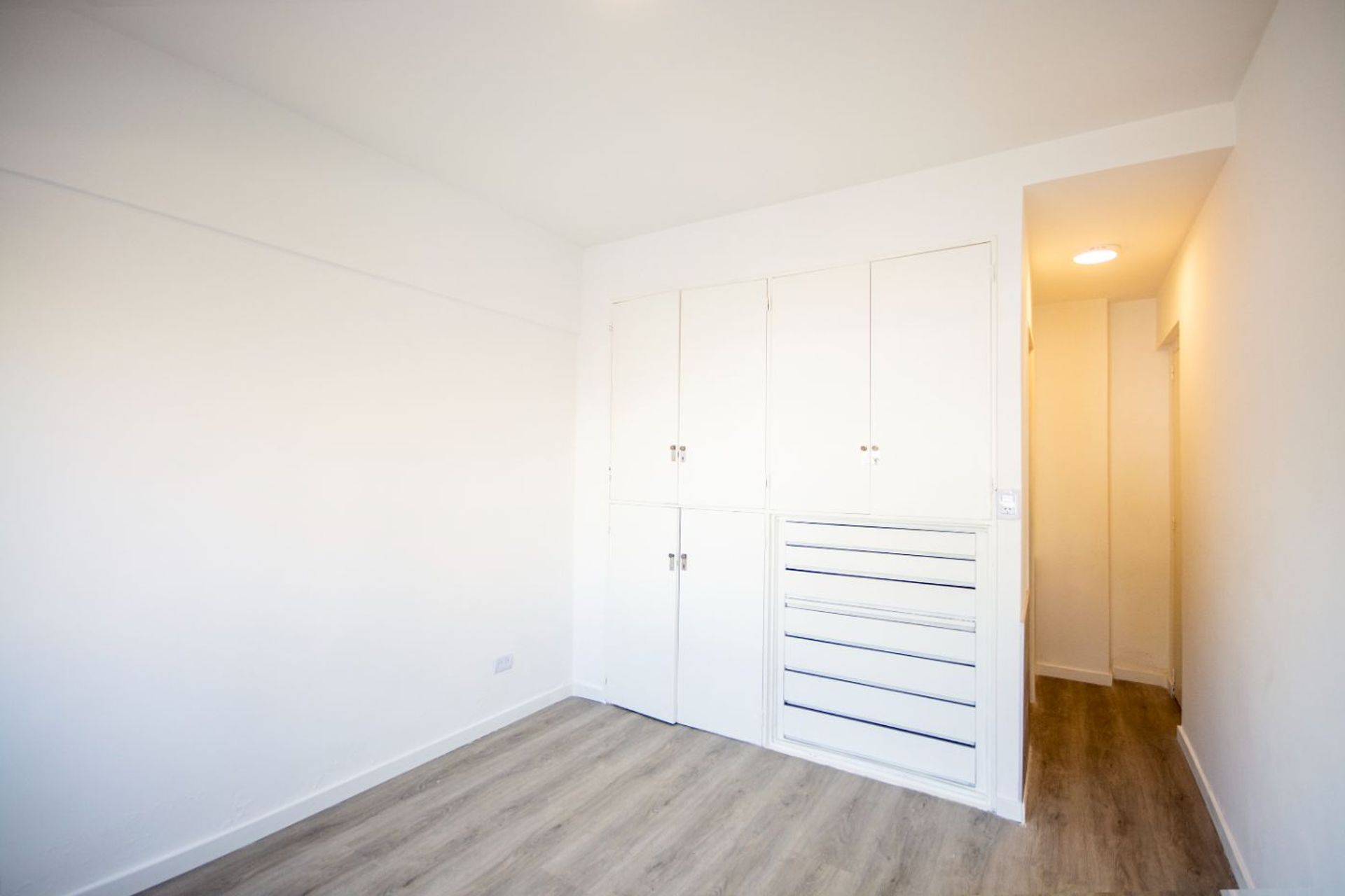 Venta dpto. 2 ambientes con balcon en Olivos