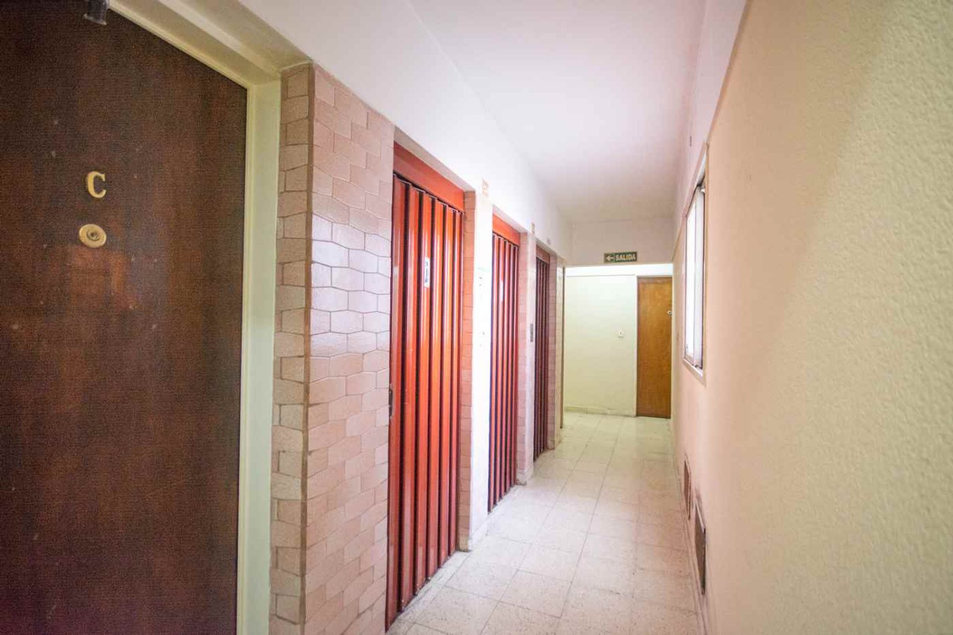 Venta dpto. 2 ambientes con balcon en Olivos