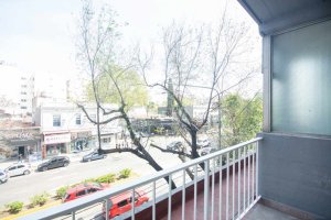 Venta dpto. 2 ambientes con balcon en Olivos
