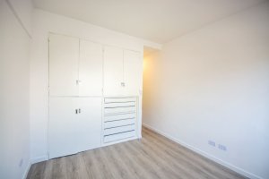 Venta dpto. 2 ambientes con balcon en Olivos