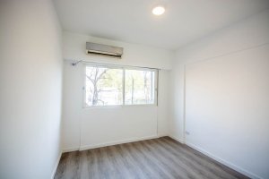 Venta dpto. 2 ambientes con balcon en Olivos