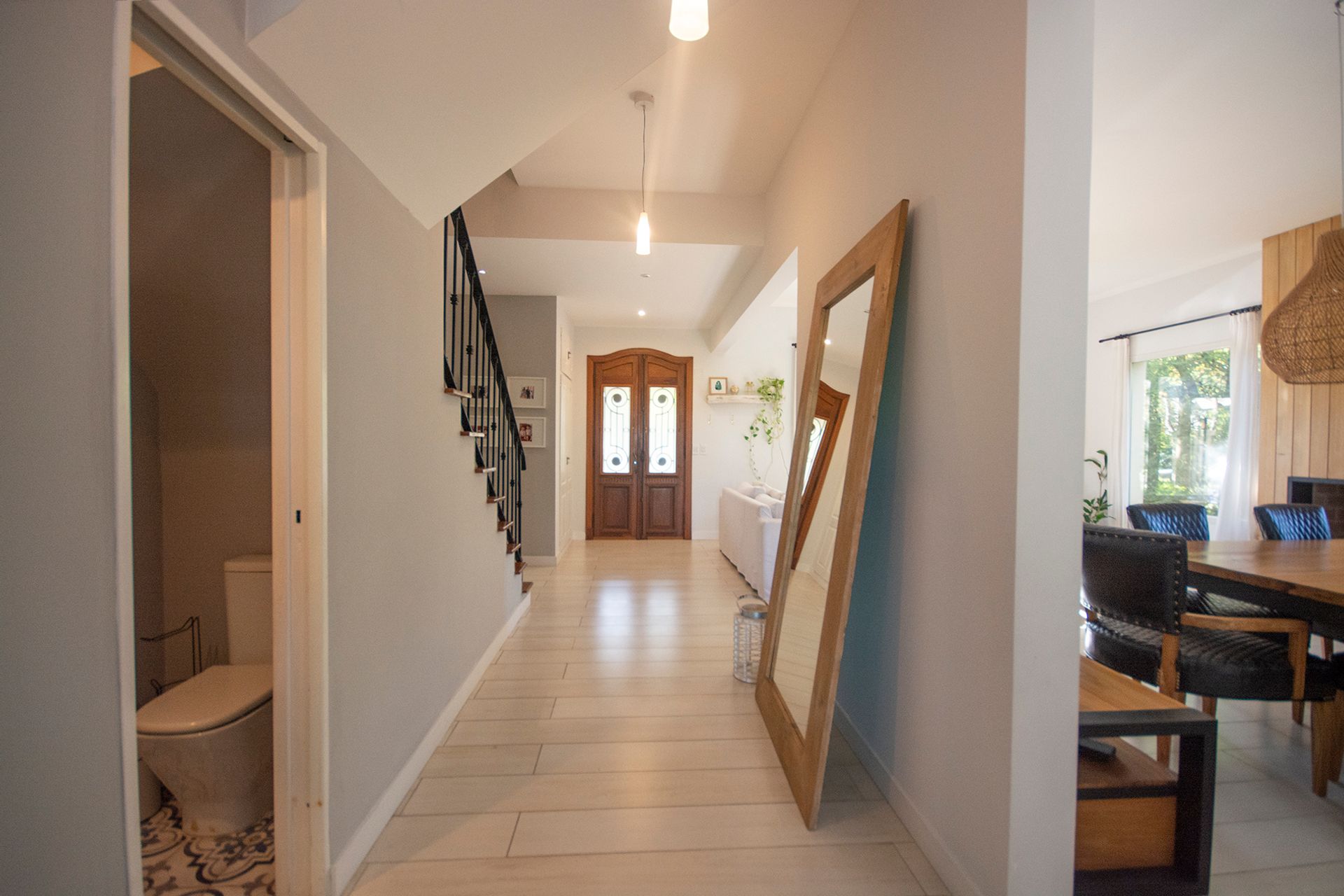 Casa en alquiler amoblada, muy cálida y luminosa.