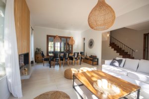 Casa en alquiler amoblada, muy cálida y luminosa.