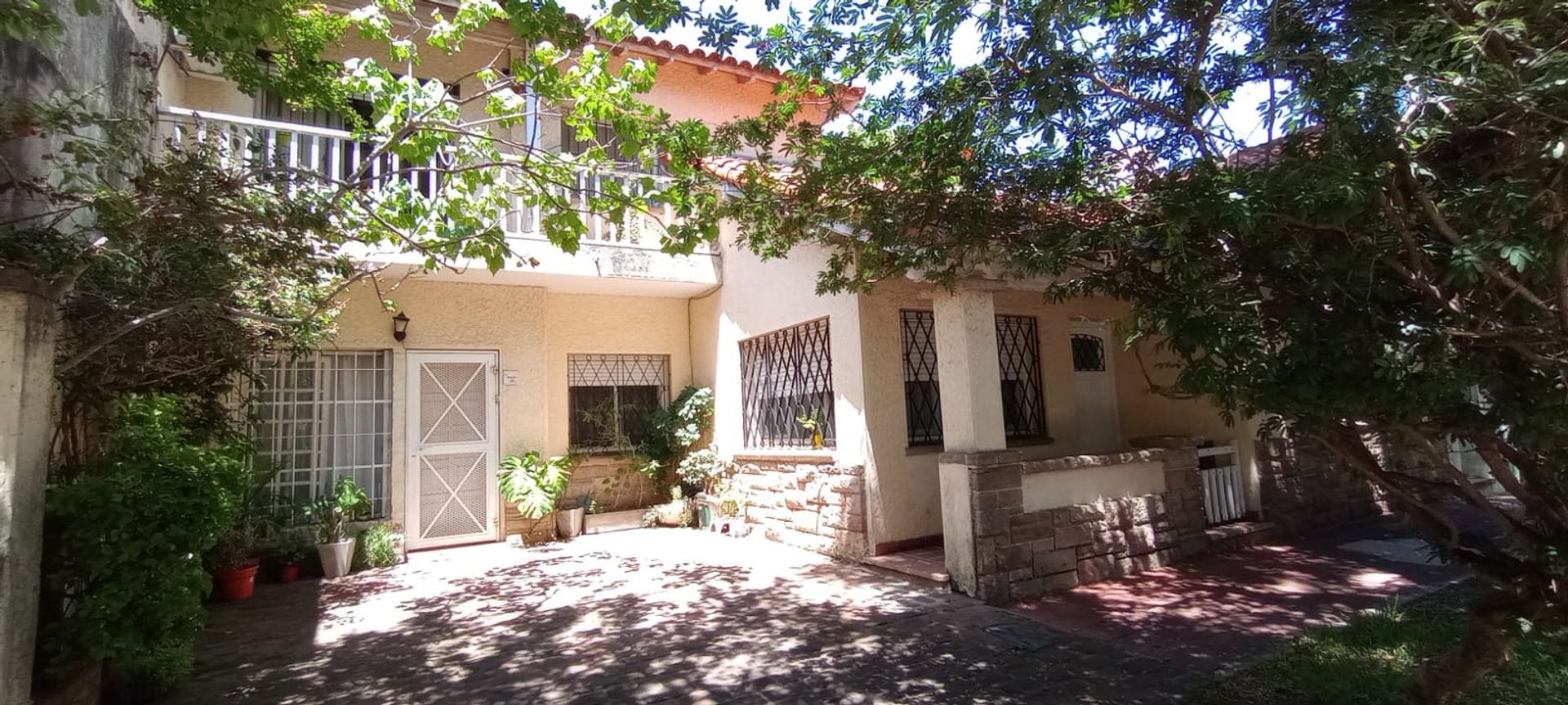 Sale Multifamily House on Own Lot - Beccar