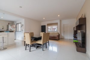 Sale Duplex 4-room Apartment with Patio and Garage in Olivos