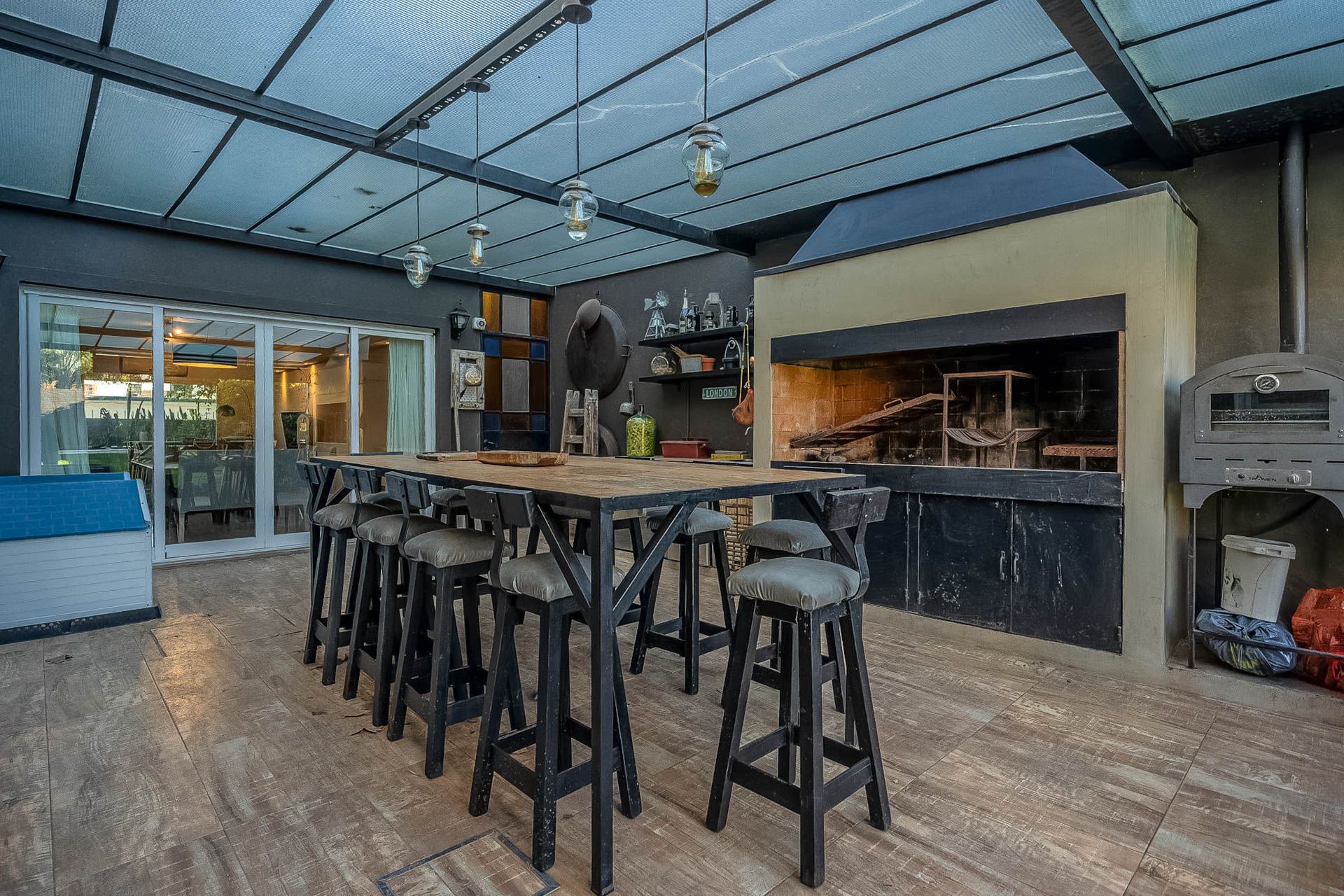 Casa 5 ambientes en venta San Isidro con pileta