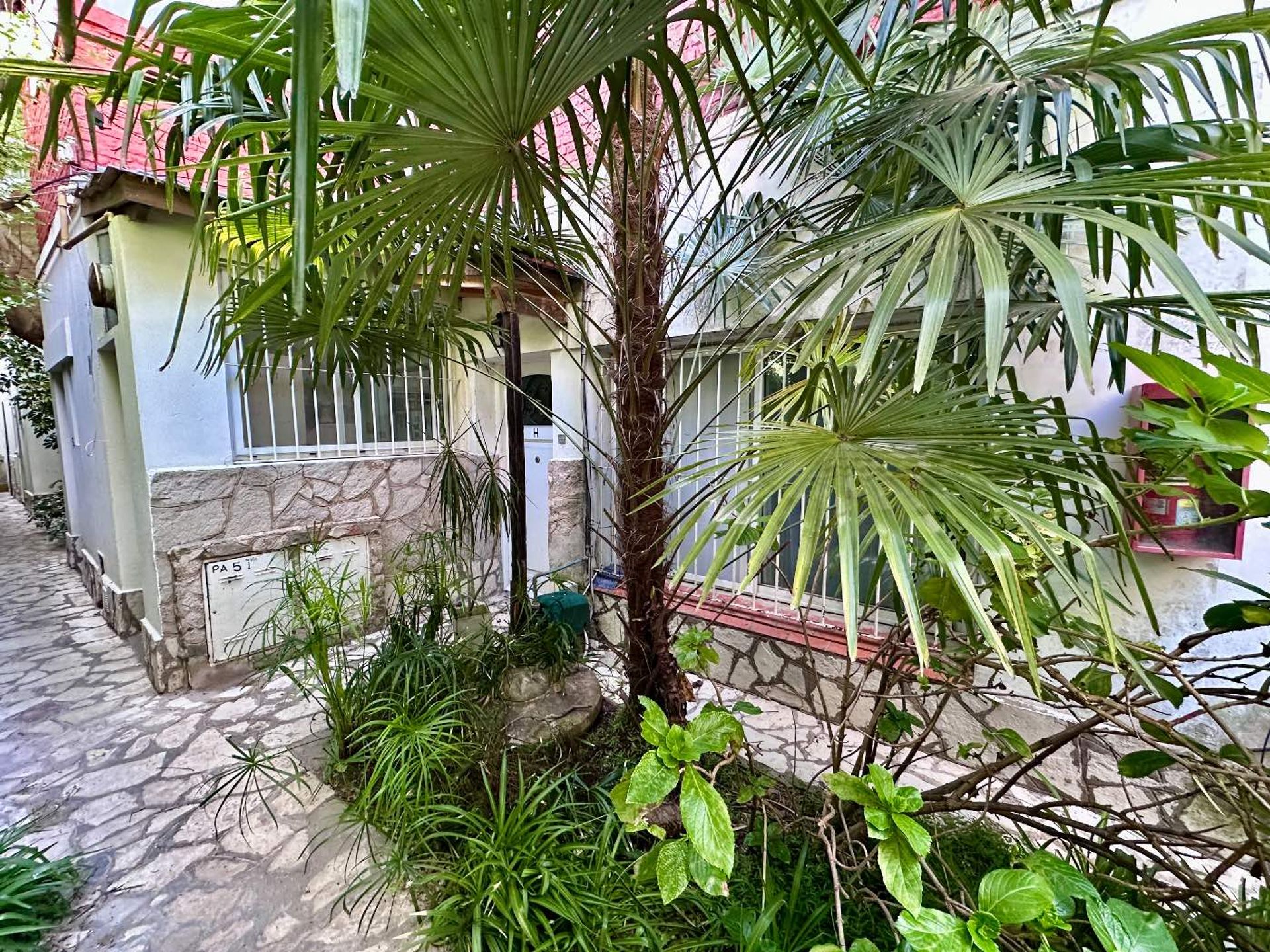PH Venta en Olivos sobre Av Libertador 4 amb PATIO