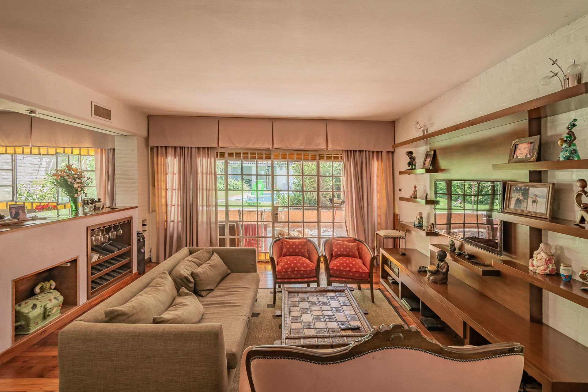 4-room house for sale – Punta Chica – garden, pool, barbecue
