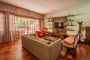 4-room house for sale – Punta Chica – garden, pool, barbecue