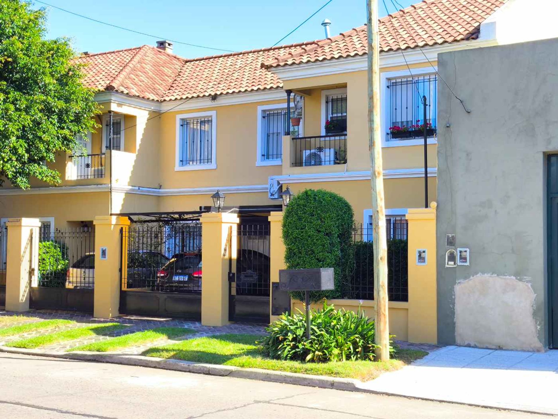 5-room house with garage and pool. Excellent!