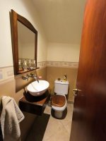Casa 5 ambientes, con cochera y pileta. Excelente!